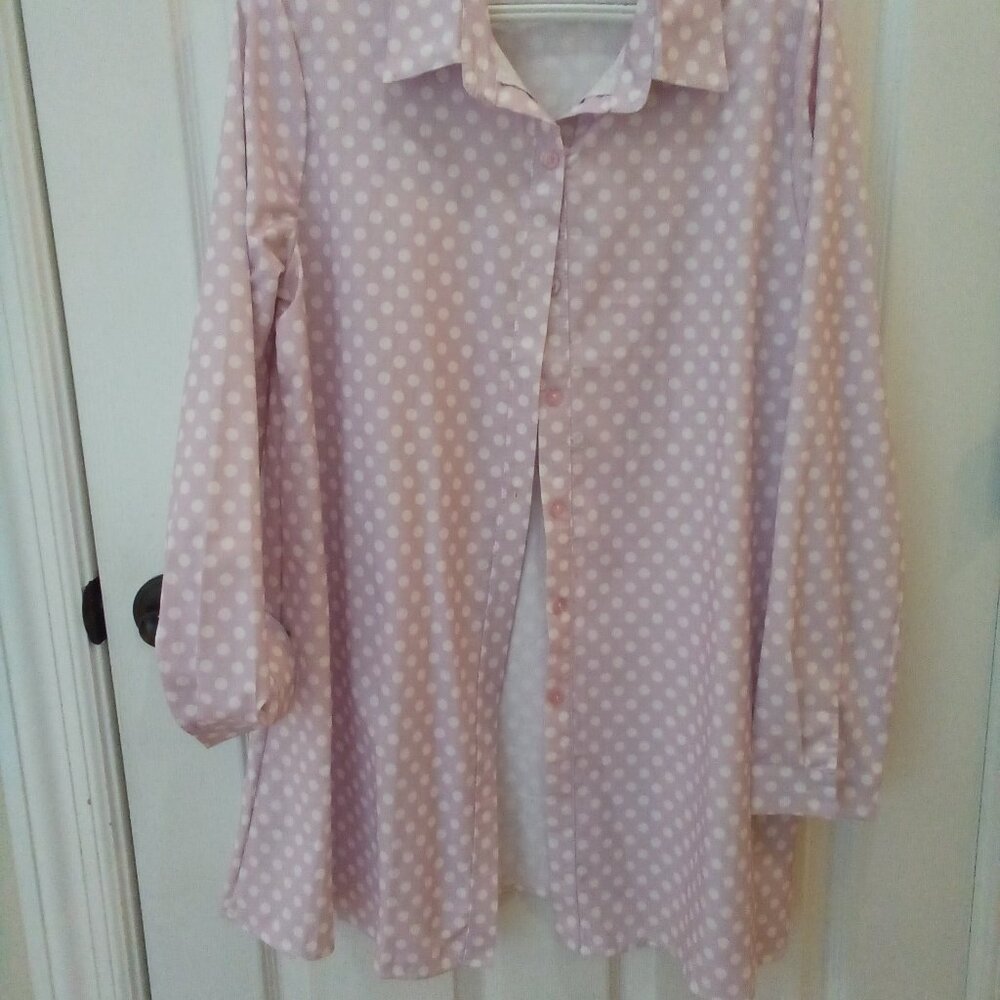 Lavender/ white polka dot shirt  XXL